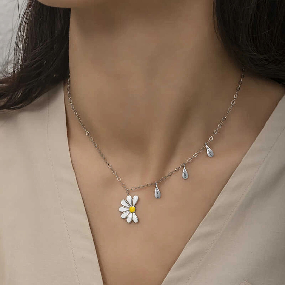 Supertrend Gümüş Rodyum Papatya Seviyor Sevmiyor Kadın Kolye