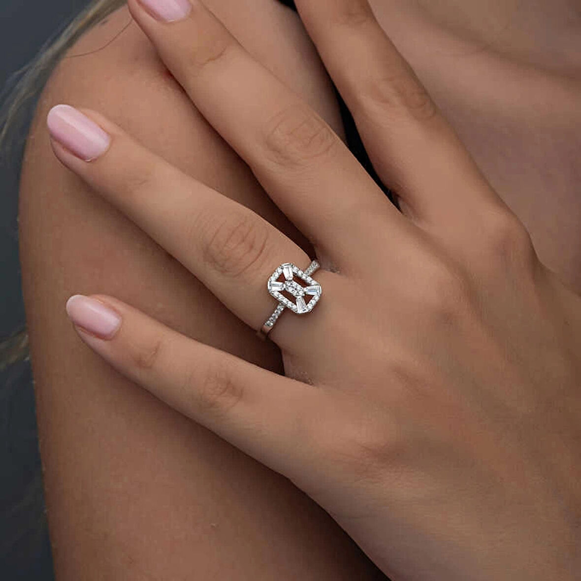 Supertrend Gümüş Baget Taşlı Kadın Yüzük