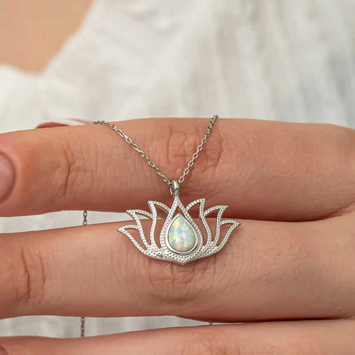Supertrend Gümüş Beyaz Opal Taşlı Lotus Kadın Kolye