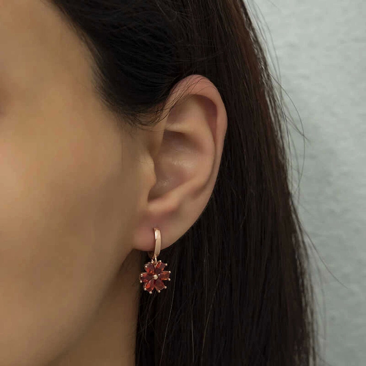 Supertrend Gümüş Kırmızı Çiçek Kadın Küpe