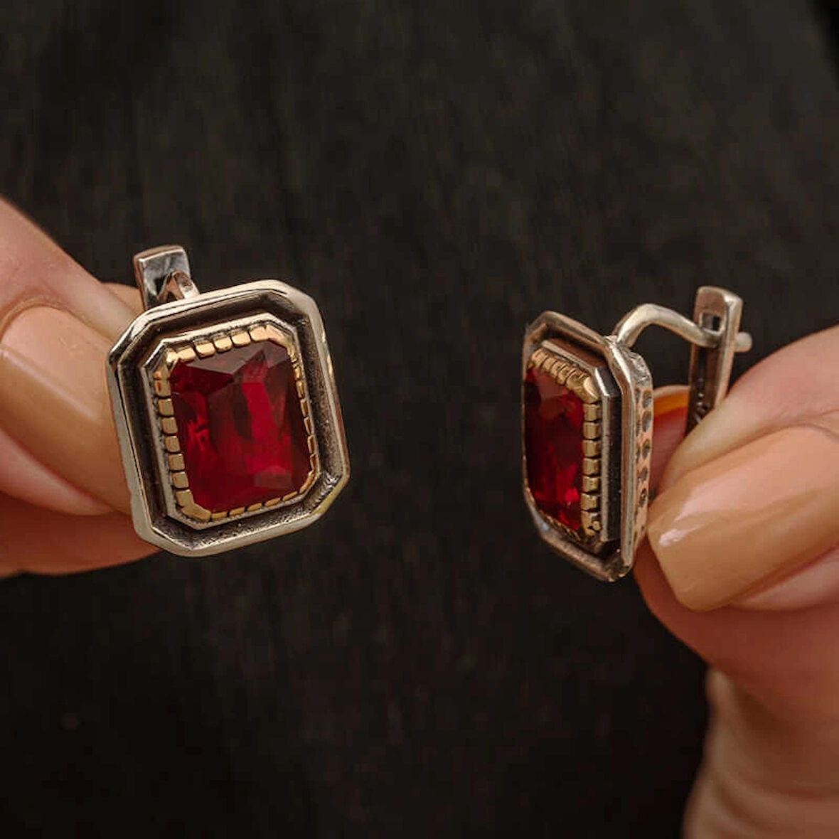 Supertrend Gümüş Yakut Taşlı Otantik Kadın Küpe