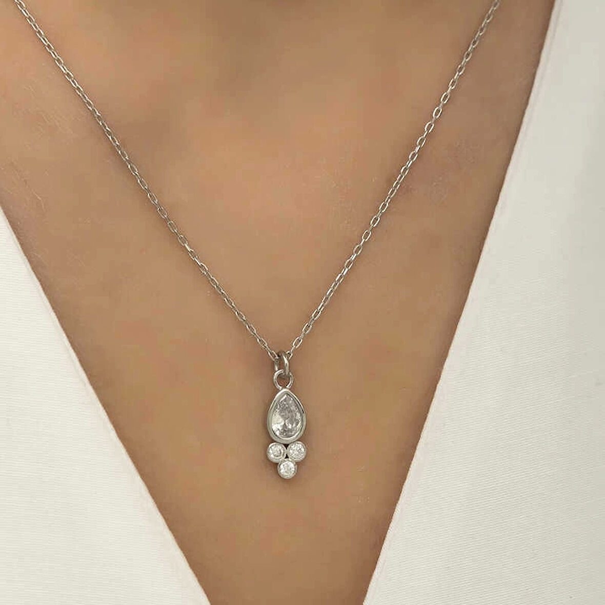 Supertrend Gümüş Çiğ Damlası Tektaş Kadın Kolye