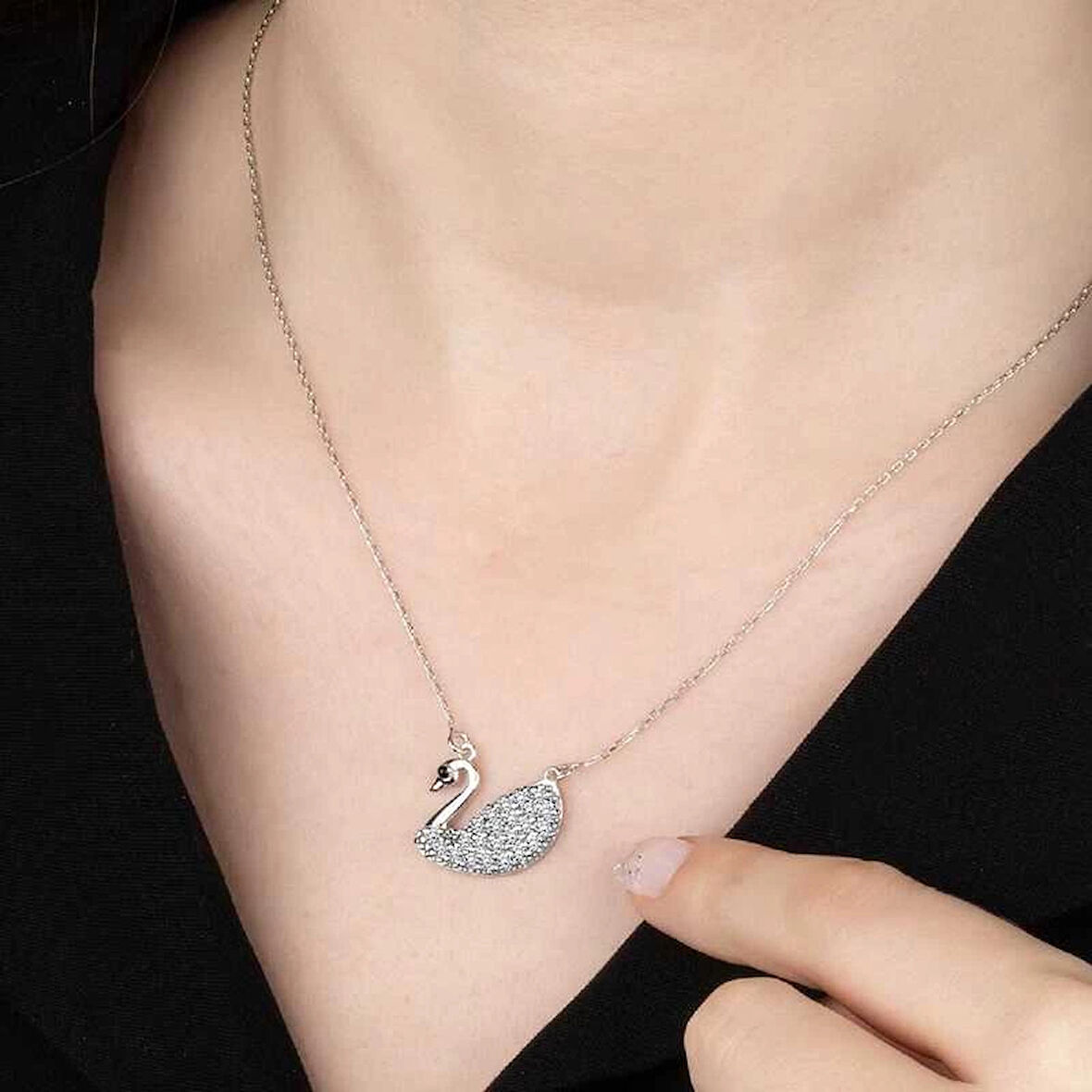 Supertrend ' Taşlı Gümüş Kuğu Kadın Kolye