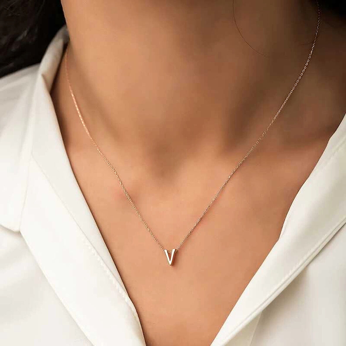 Supertrend Gümüş Rose 3 Boyutlu V Harf Kadın Kolye