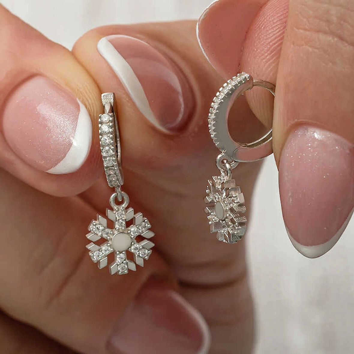 Supertrend Gümüş Sallantılı Kar Tanesi Kadın Küpe