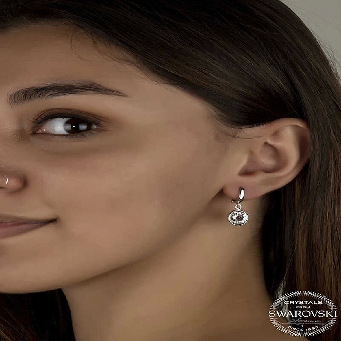 Supertrend ' Crystal Taşlı Gümüş Beyaz Sallantılı Kadın Küpe