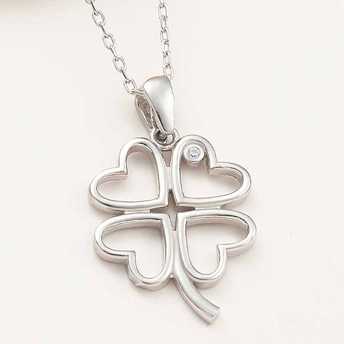 Supertrend Gümüş Kalpli Dört Yapraklı Yonca Kadın Kolye