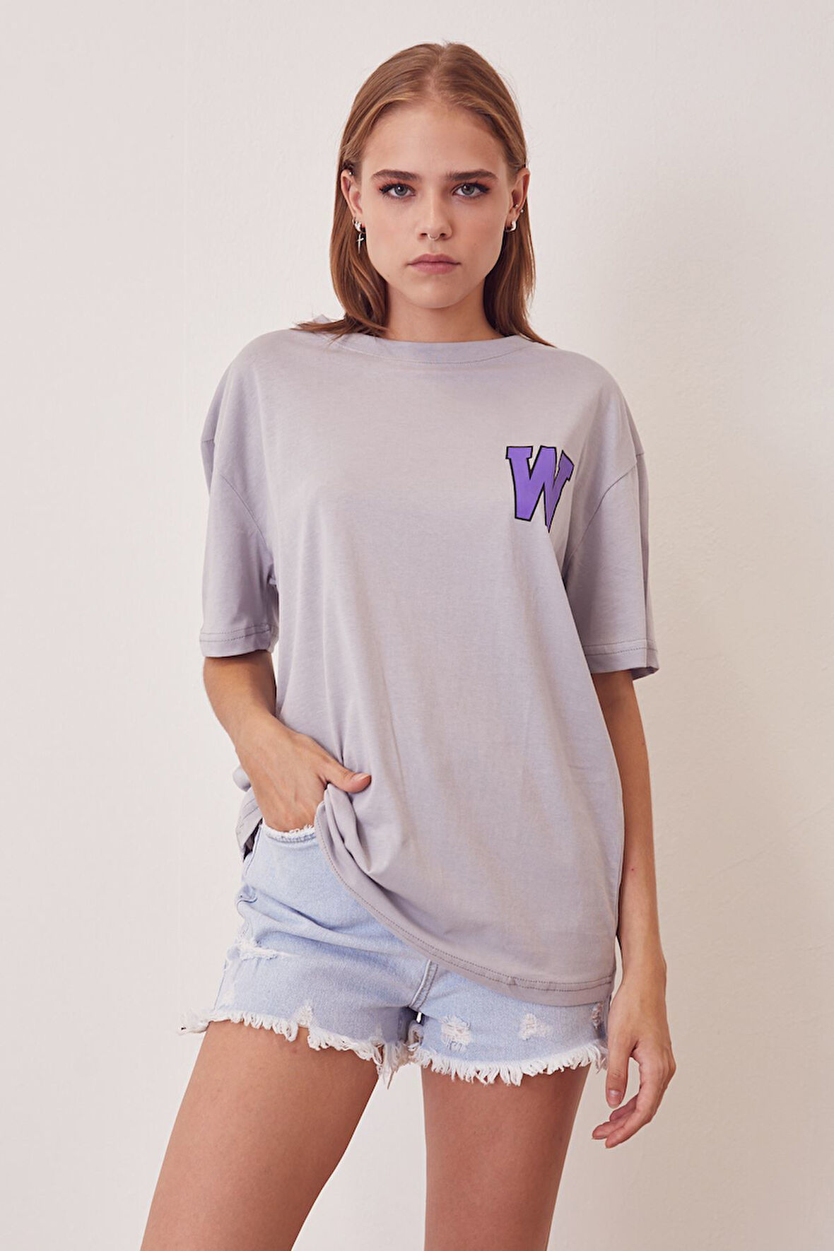 W Baskılı T-shirt-Gri