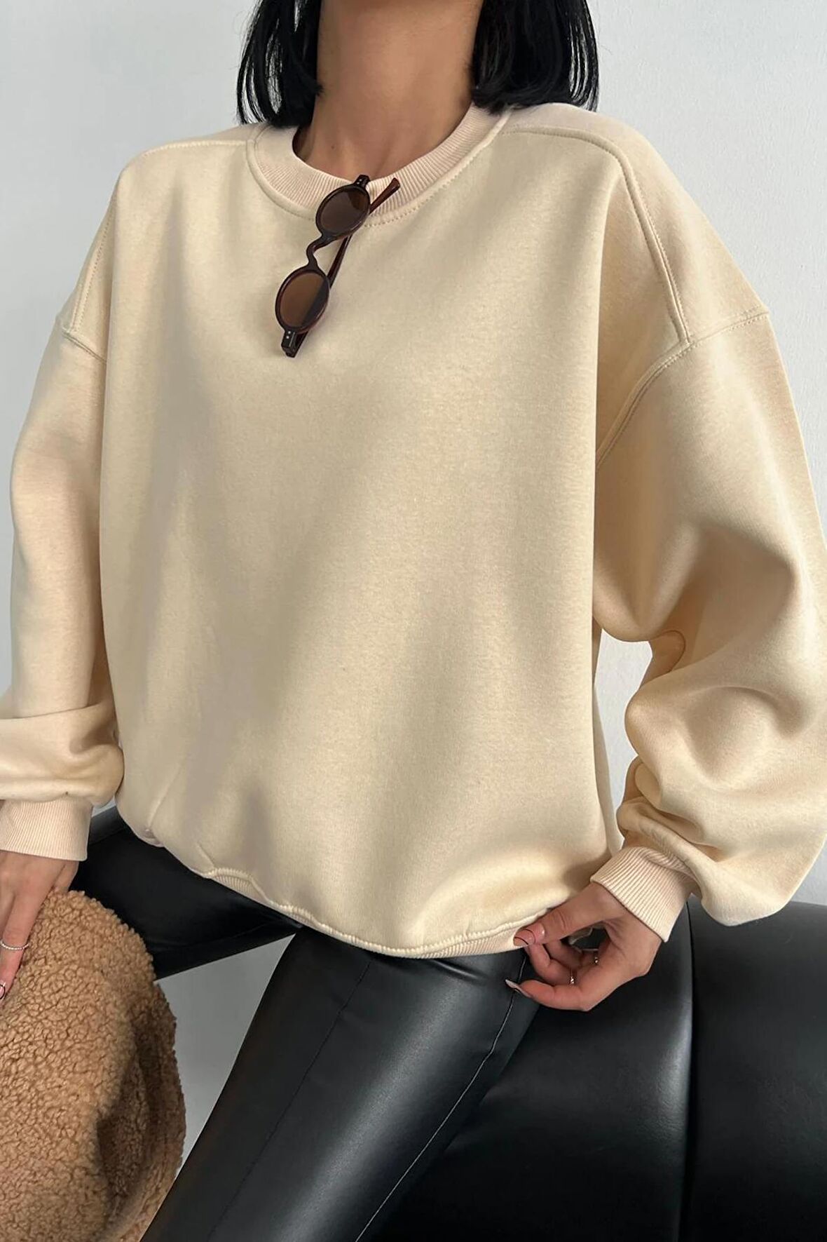 Bej Sweatshirt: Sade ve Şık Tarzın Anahtarı