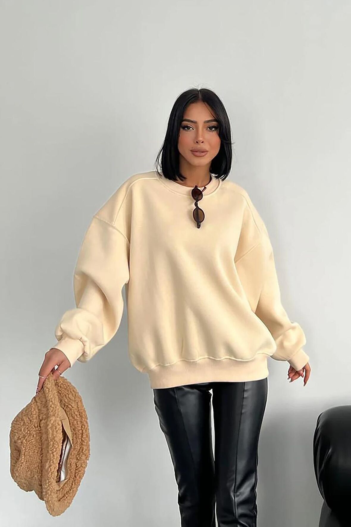 Bej Sweatshirt: Sade ve Şık Tarzın Anahtarı