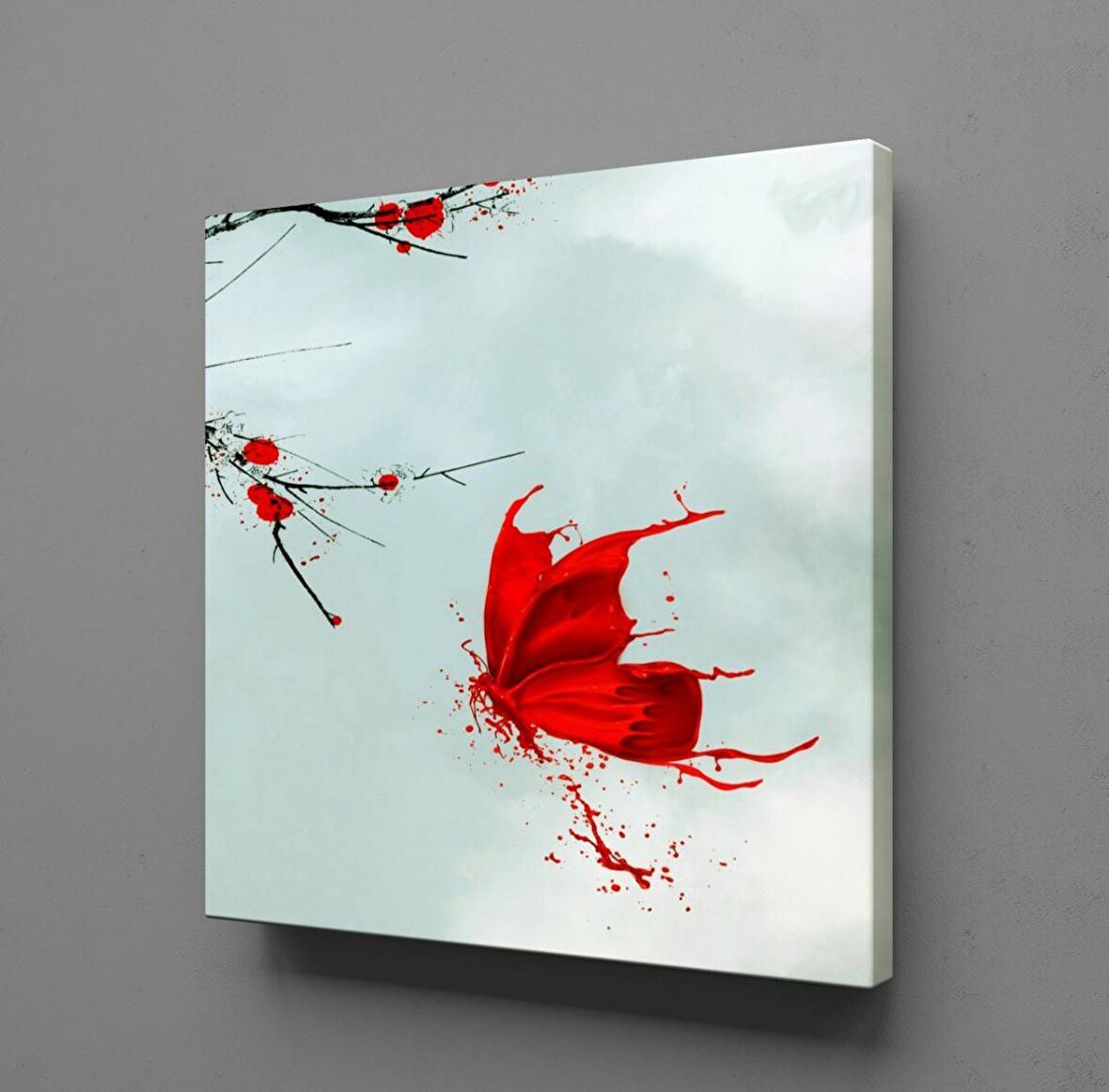 KIRMIZIYA BOYANMIŞ KELEBEK