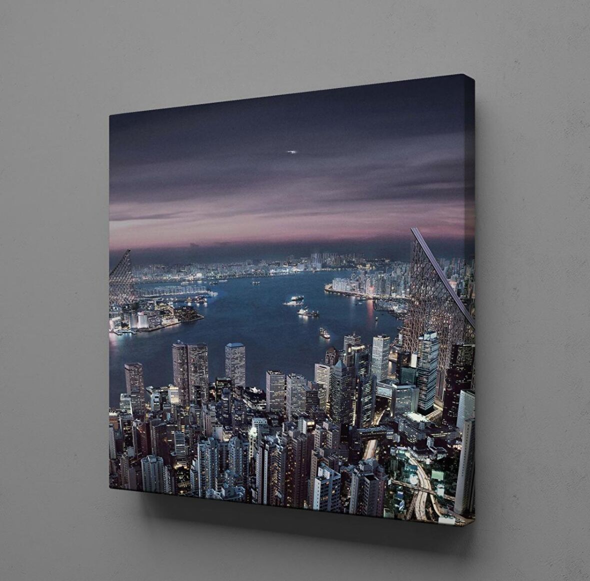 BİNALAR ARASINDAKİ DENİZ MANZARASI