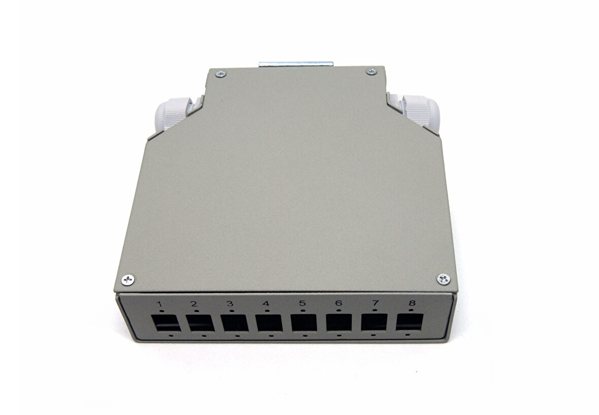 Beek DIN-Ray için Ek Kutusu, 8 x LC/Duplex Coupler için&lt;br&gt;
Beek Din Rail Distribution Box for 8 LC/DX Couplers