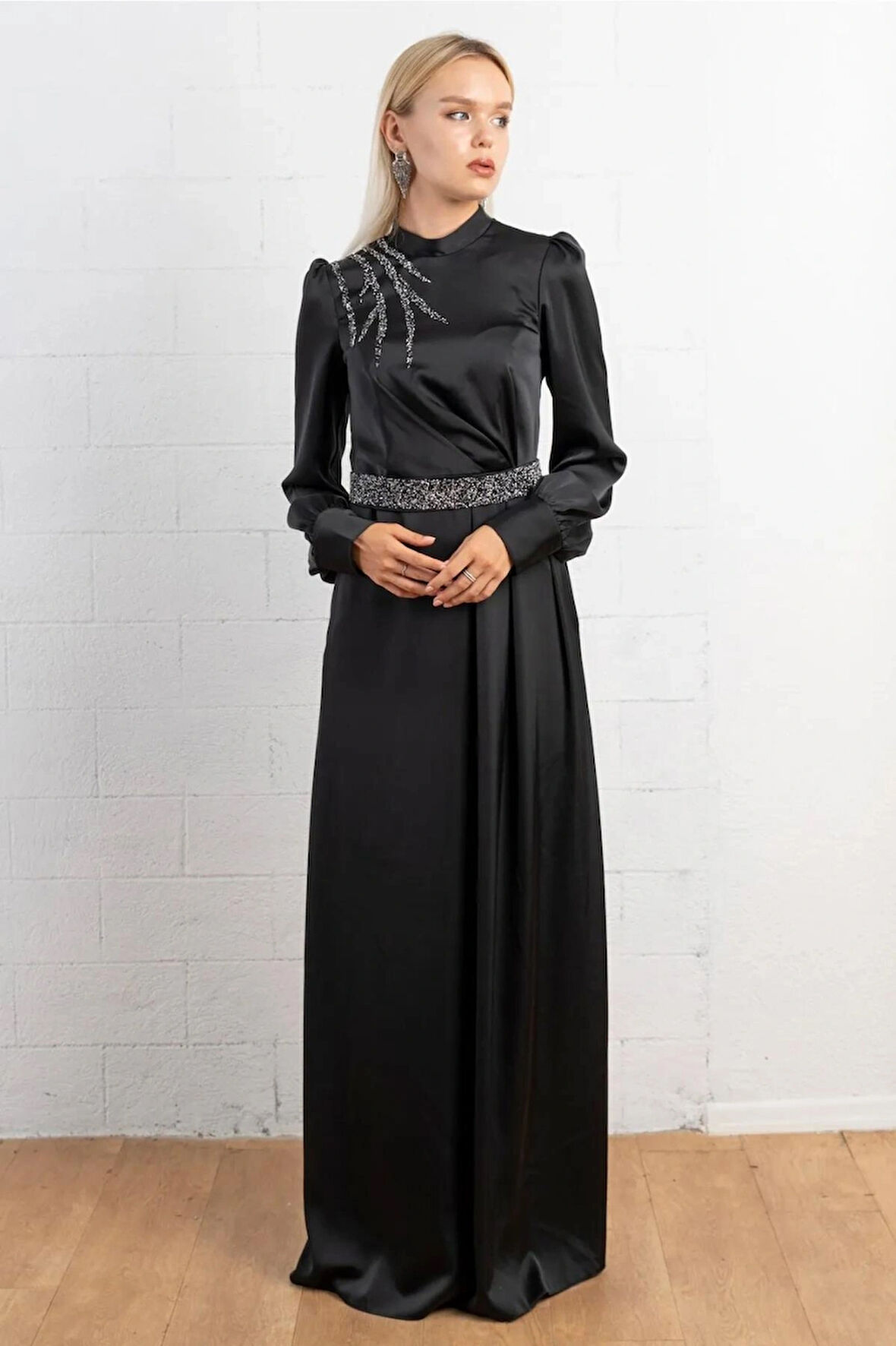 Siyah Renk Taşlı Abiye Elbise Tesettür Abiye