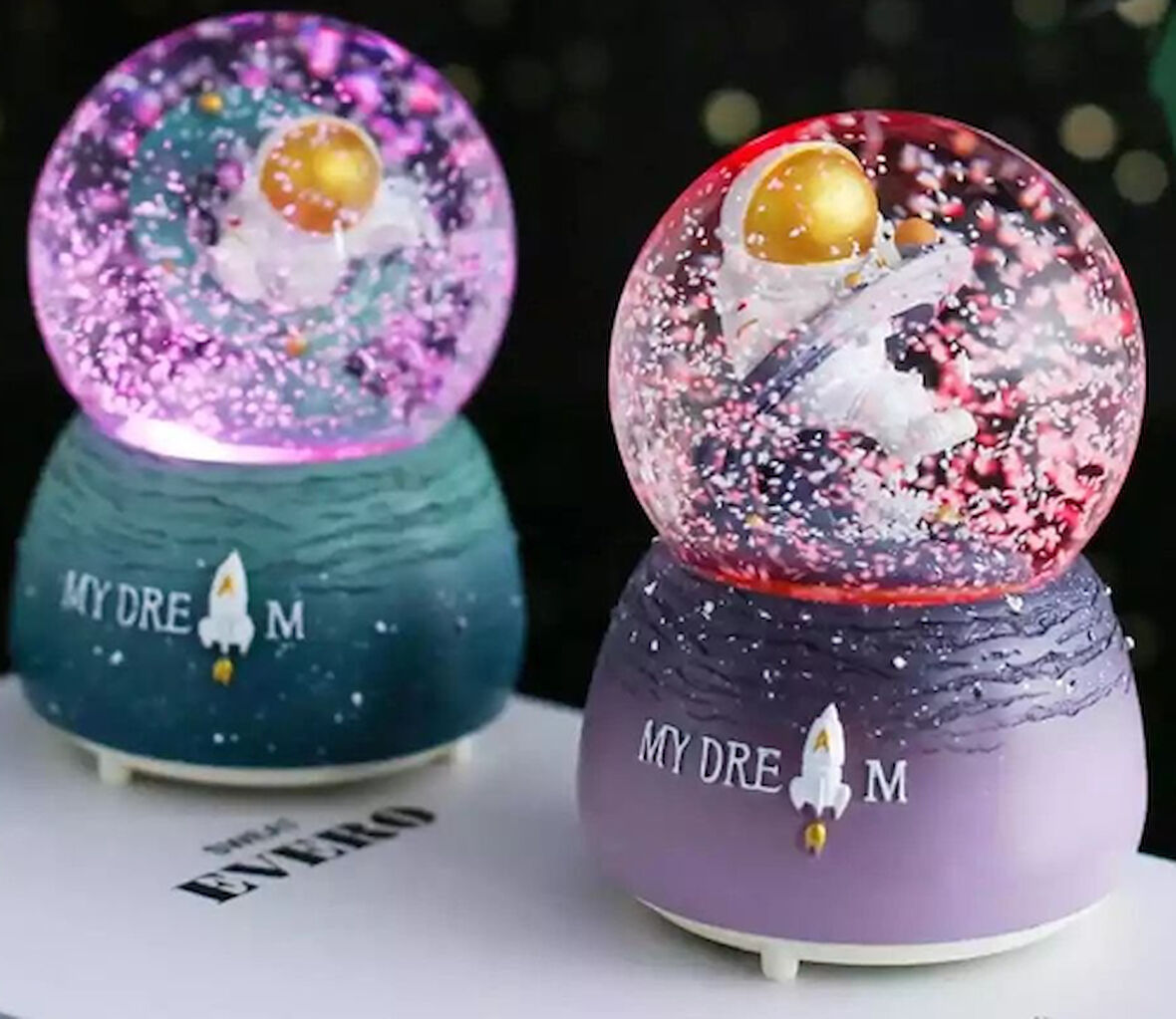 Astronot Kar Küresi Orta Boy 