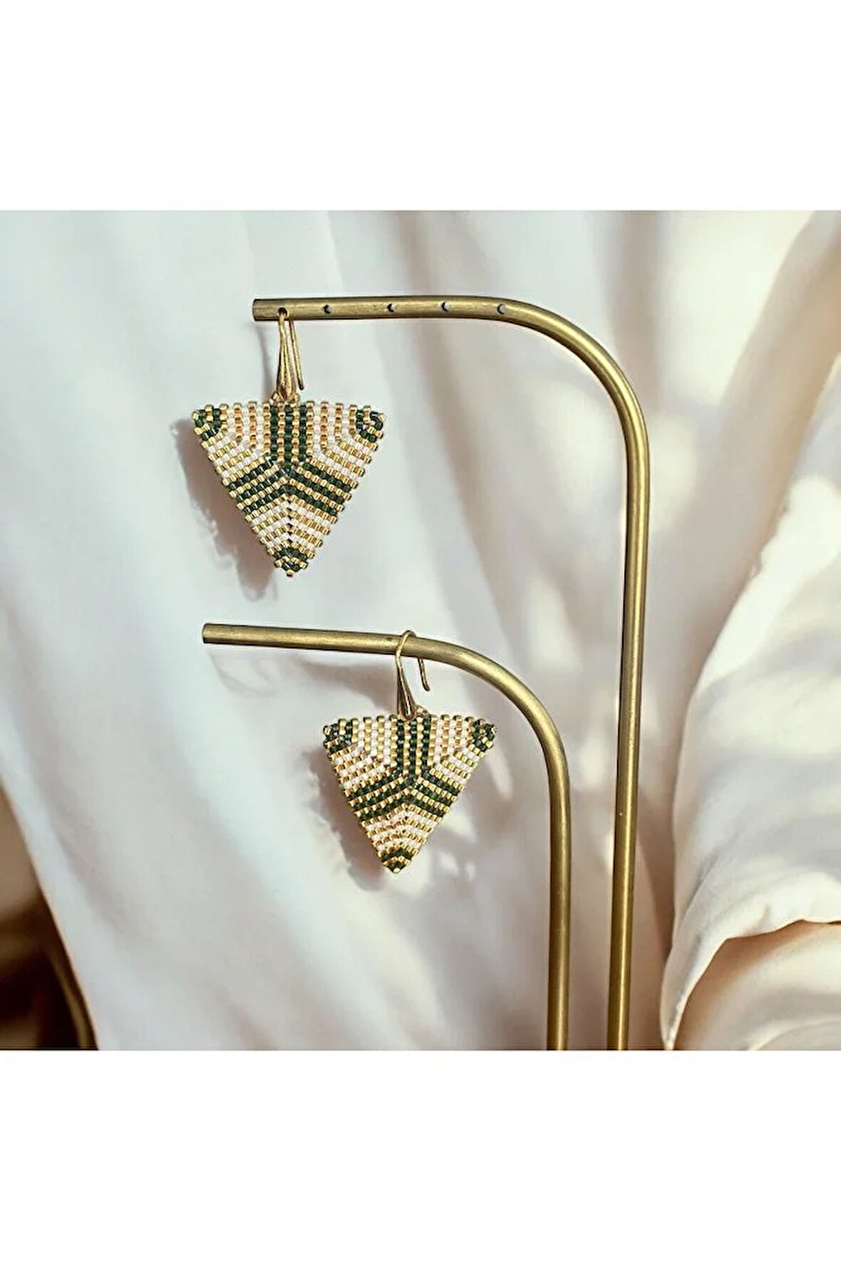 Üçgen Bijüteri Küpe, Yeşil, Gold, Krem, Miyuki, Sallantılı Küpe, Özel Tasarım Küpe, Hediye