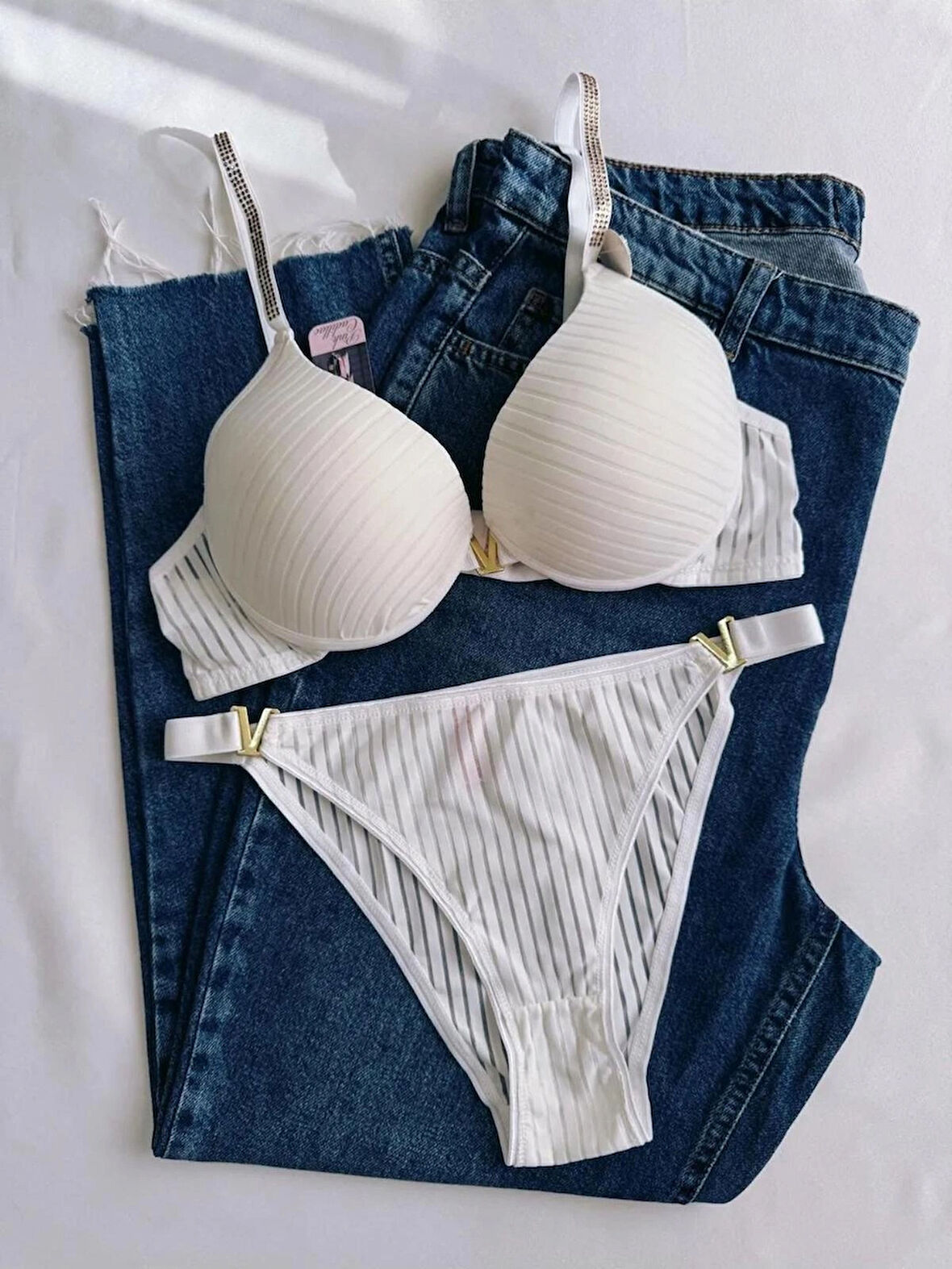 Kadın Beyaz Taşlı Çizgili V Model Destekli Balenli Sütyen Takım Iç Çamaşırı Takımı