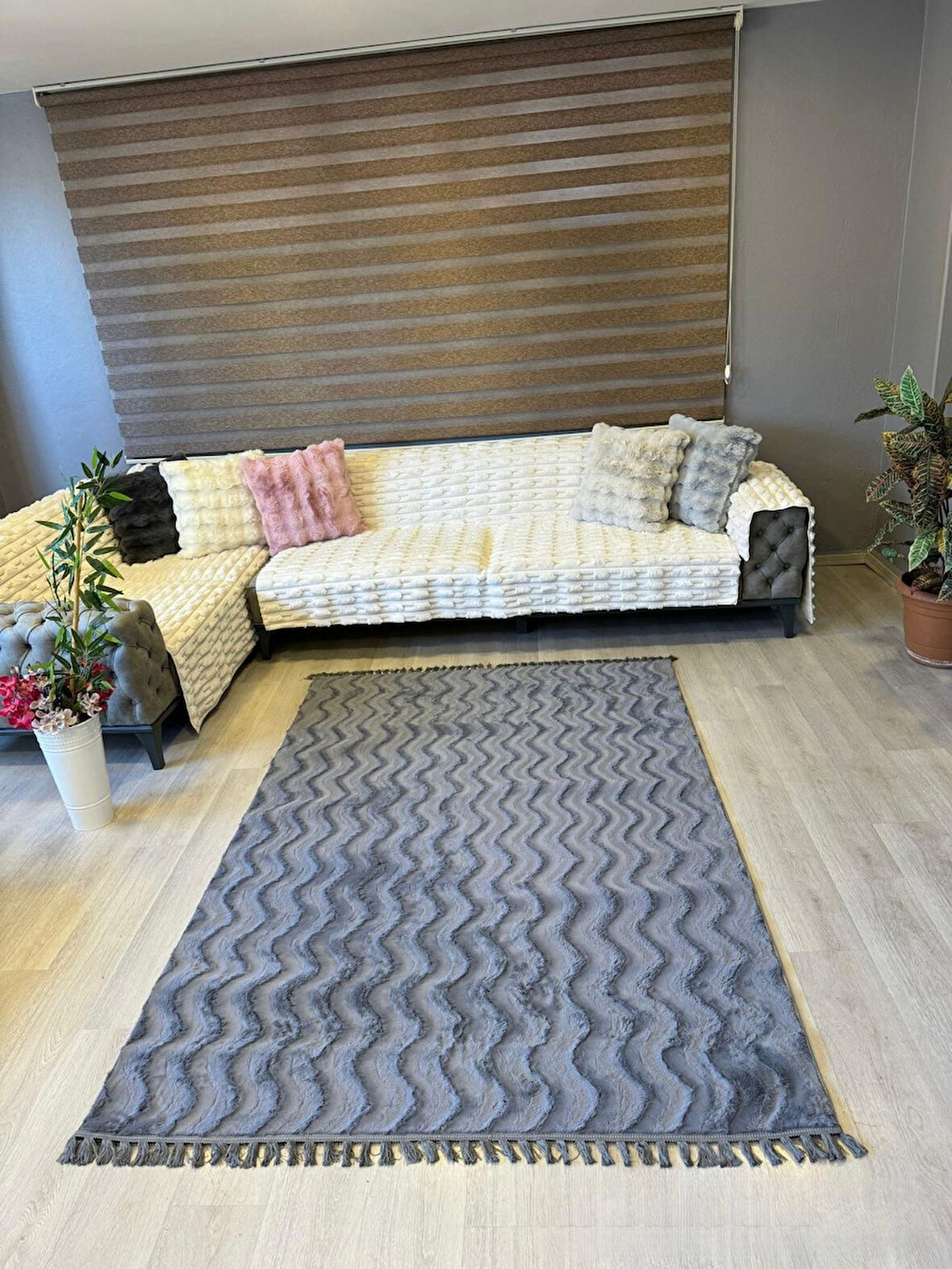 Aries Home Tavşan Tüyü Antrasit Yumuşak Makinada Yıkanabilir Kaymaz Antialerjik Dekoratif Halı