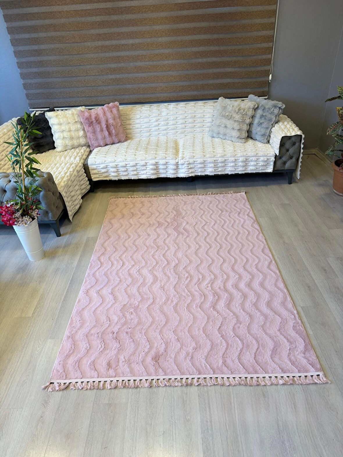 Aries Home Tavşan Tüyü Pudra Yumuşak Makinada Yıkanabilir Kaymaz Antialerjik Dekoratif Halı