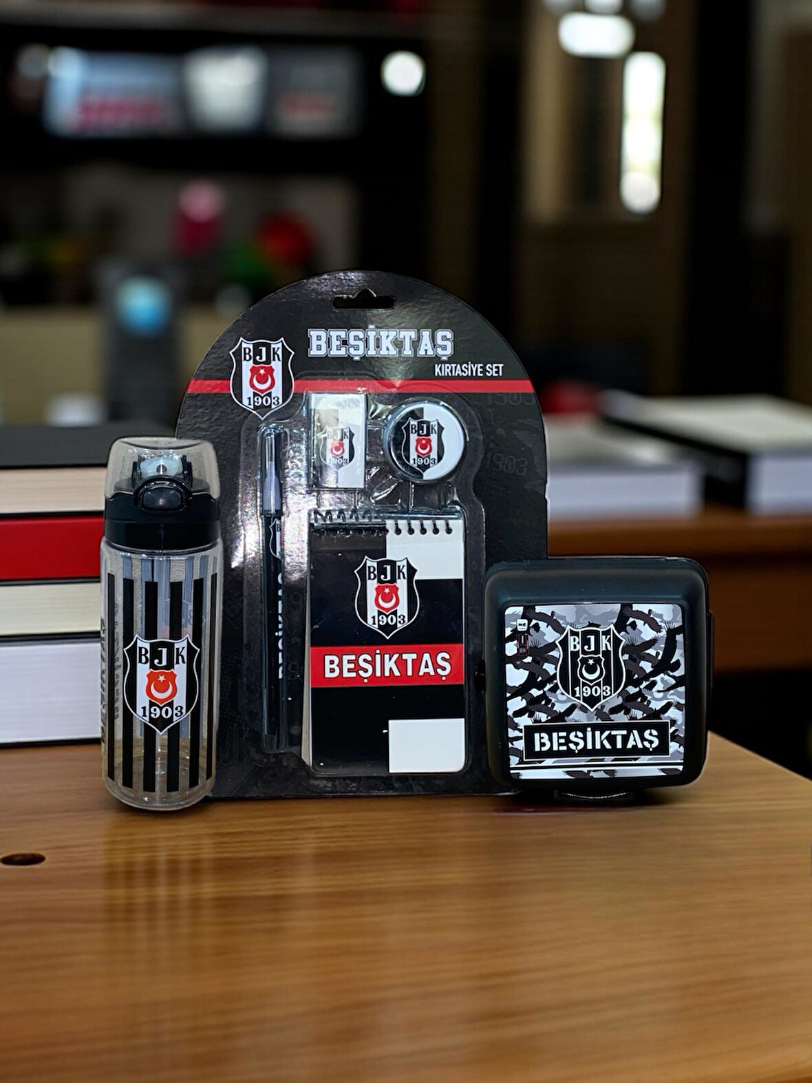 Beşiktaş Taraftar 4 bölmeli Beslenme Kutusu 500 Ml Matara Kırtasiye Seti