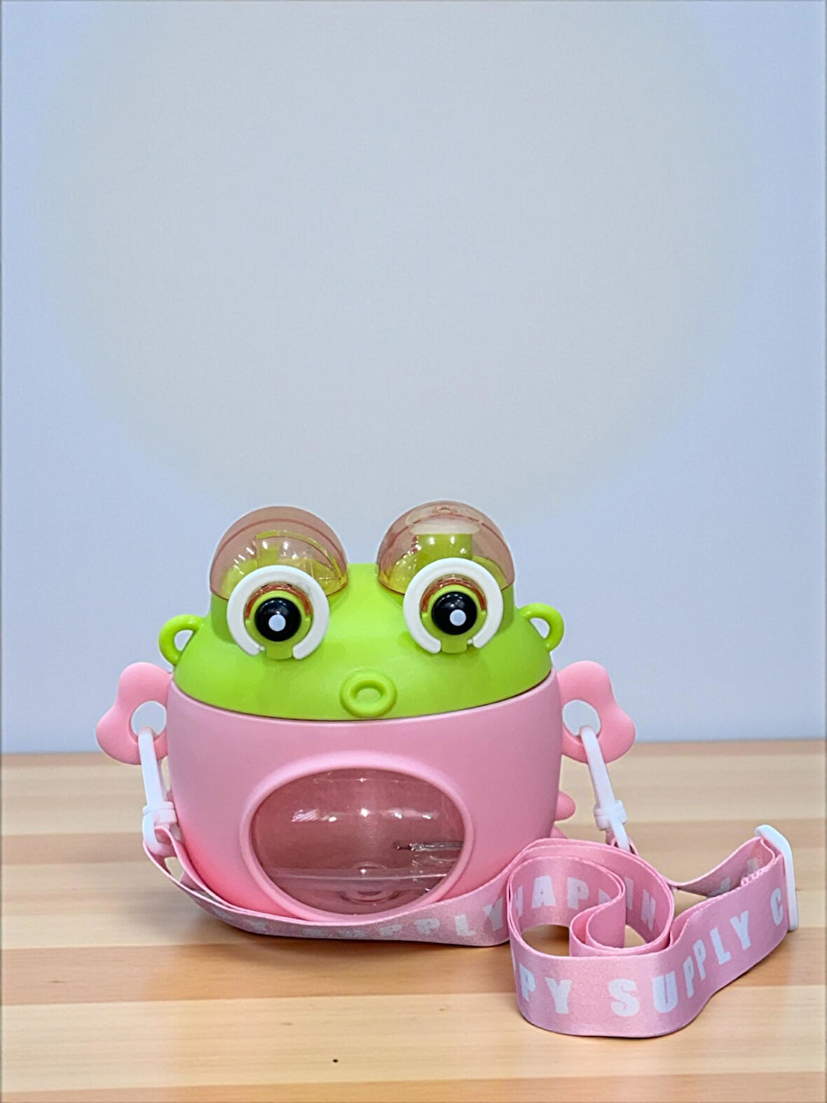 PEMBE RENK KURBAĞA ŞEKLİNDE EĞLENCELİ ÇOCUK MATARASI – 600 ML