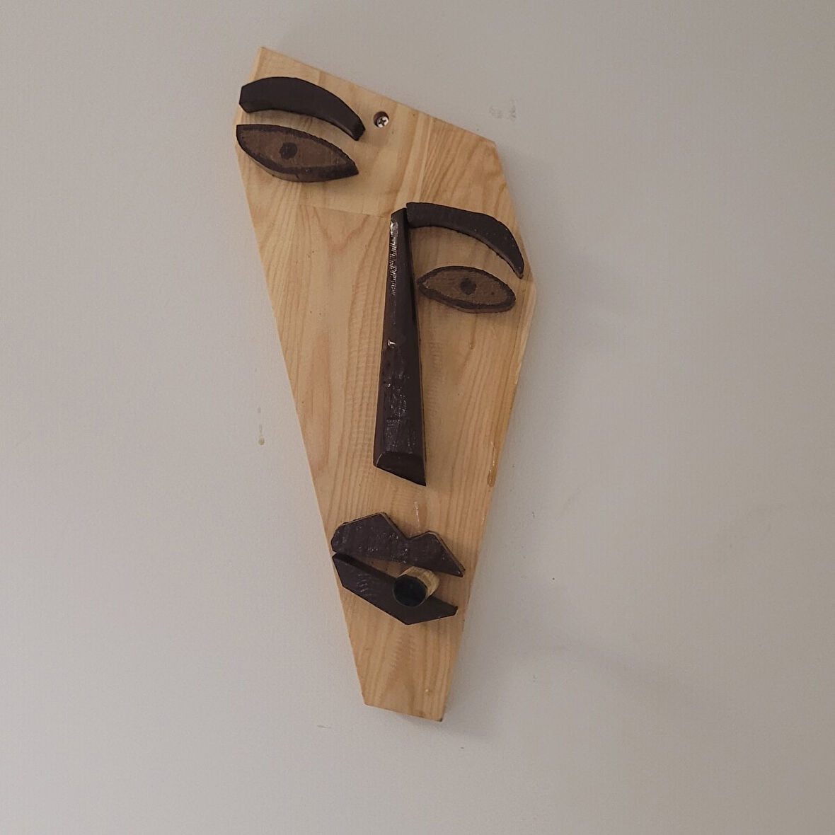Dertli Tahta – El Yapımı Soyut Ahşap Yüz Dekoru (41x17 cm)