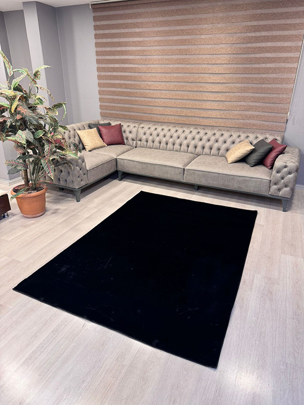Aries Home Tavşan Tüyü Siyah Yumuşak Makinada Yıkanabilir Kaymaz Antialerjik Dekoratif Halı