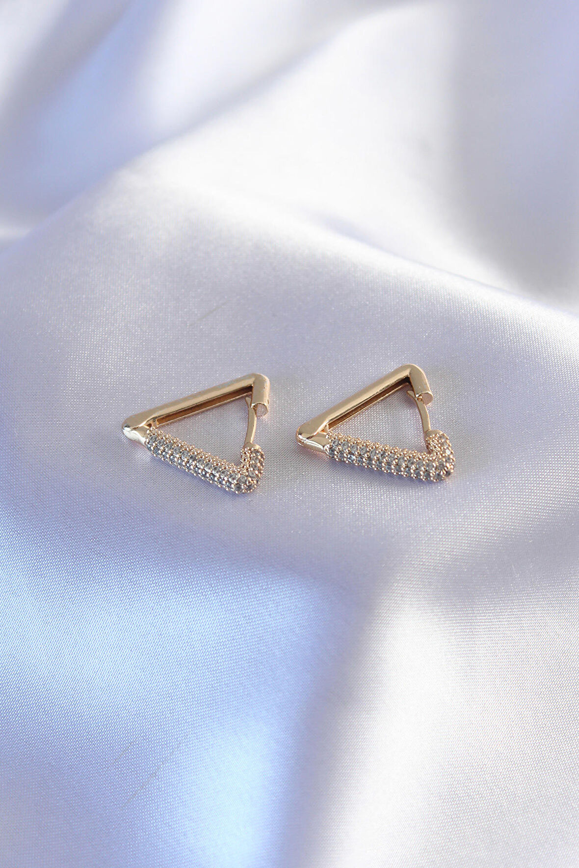 STİLLOVE Gold Renk Zirkon Taşlı Üçgen Model Kadın Küpe
