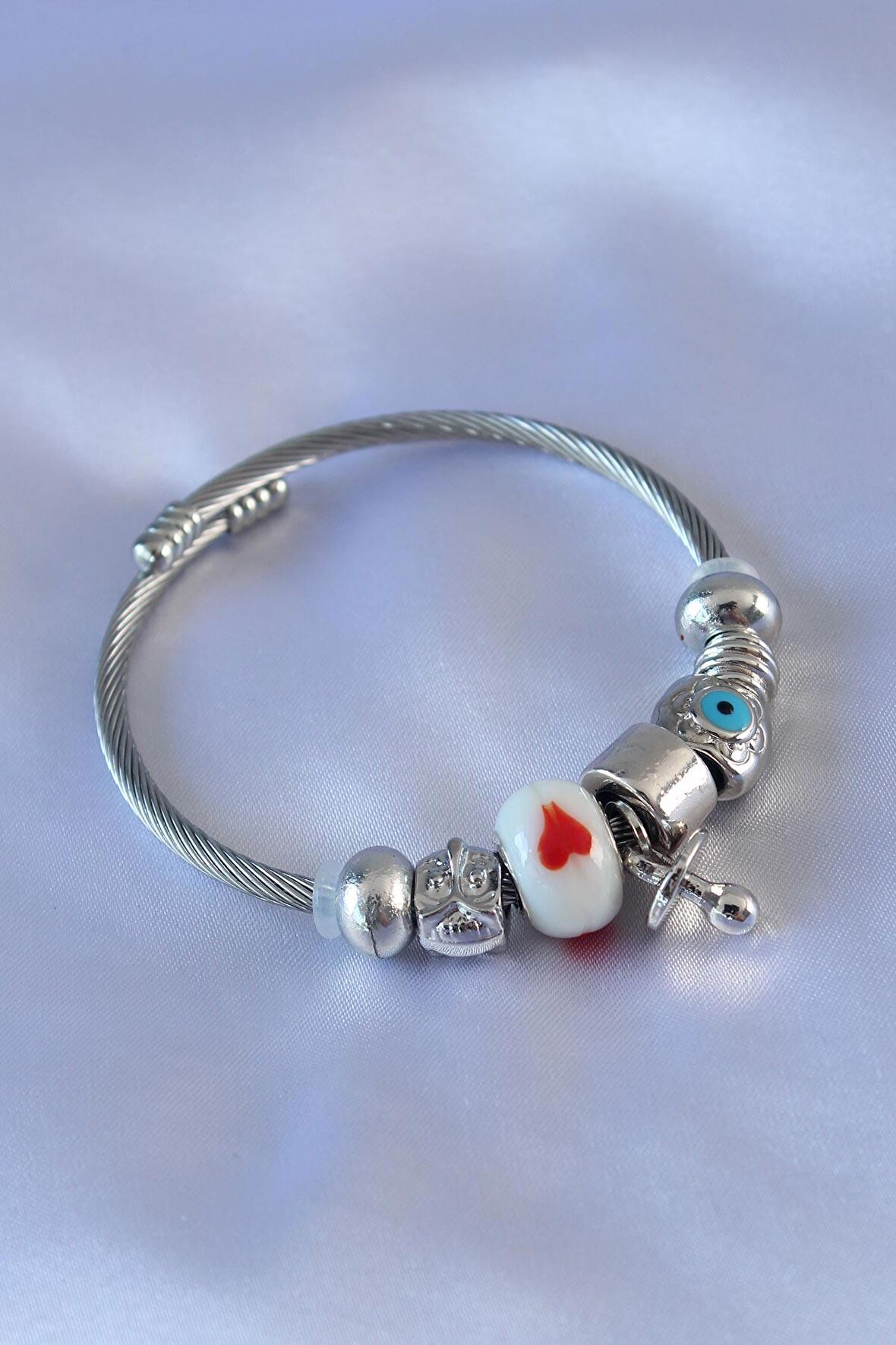 STİLLOVE Kalp ve Nazar Boncuk Detaylı Charm Kadın Bileklik