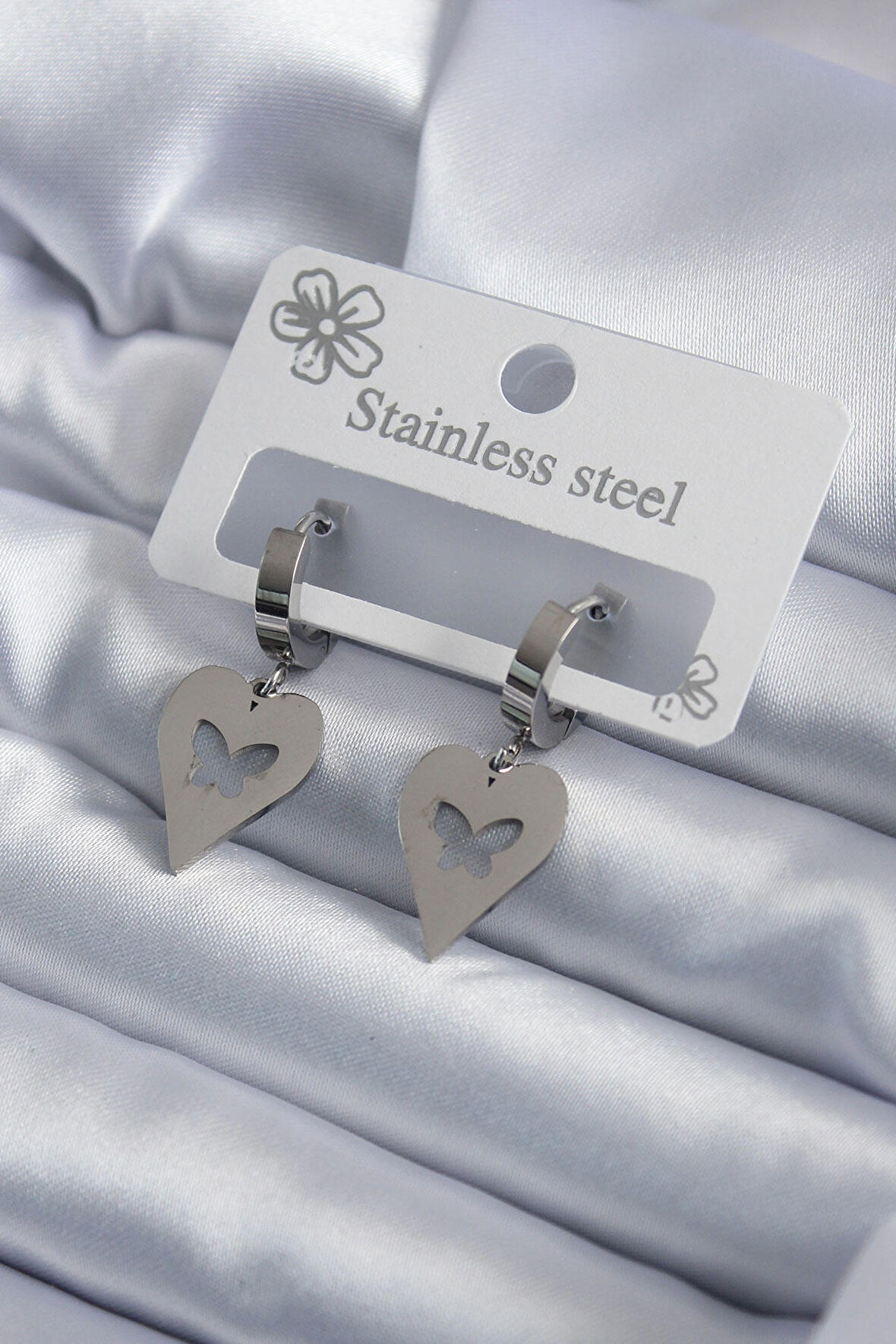 STİLLOVE 316L Çelik Gümüş Renk Kalp Model Kelebek İşleme Kadın Küpe