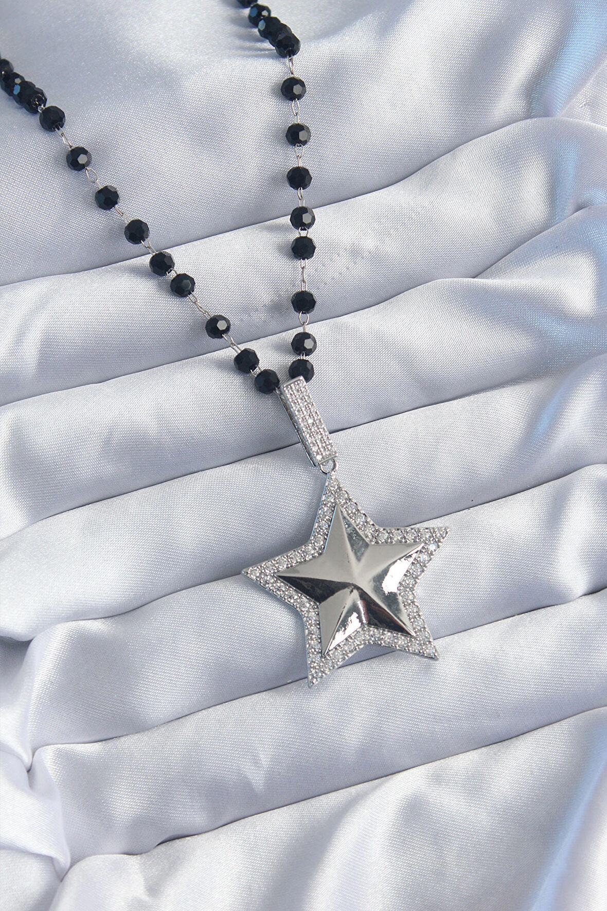 STİLLOVE Gümüş Renk Siyah Boncuk Zirkon Taşlı Pirinç Yıldız Model VİP Seri Kadın Kolye