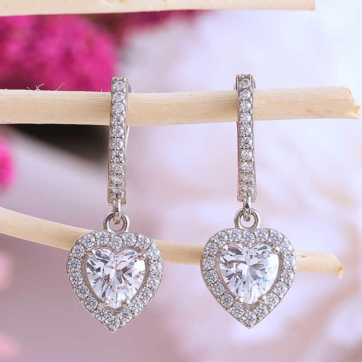 STİLLOVE Gümüş Beyaz Taşlı Kalpli Kadın Küpe
