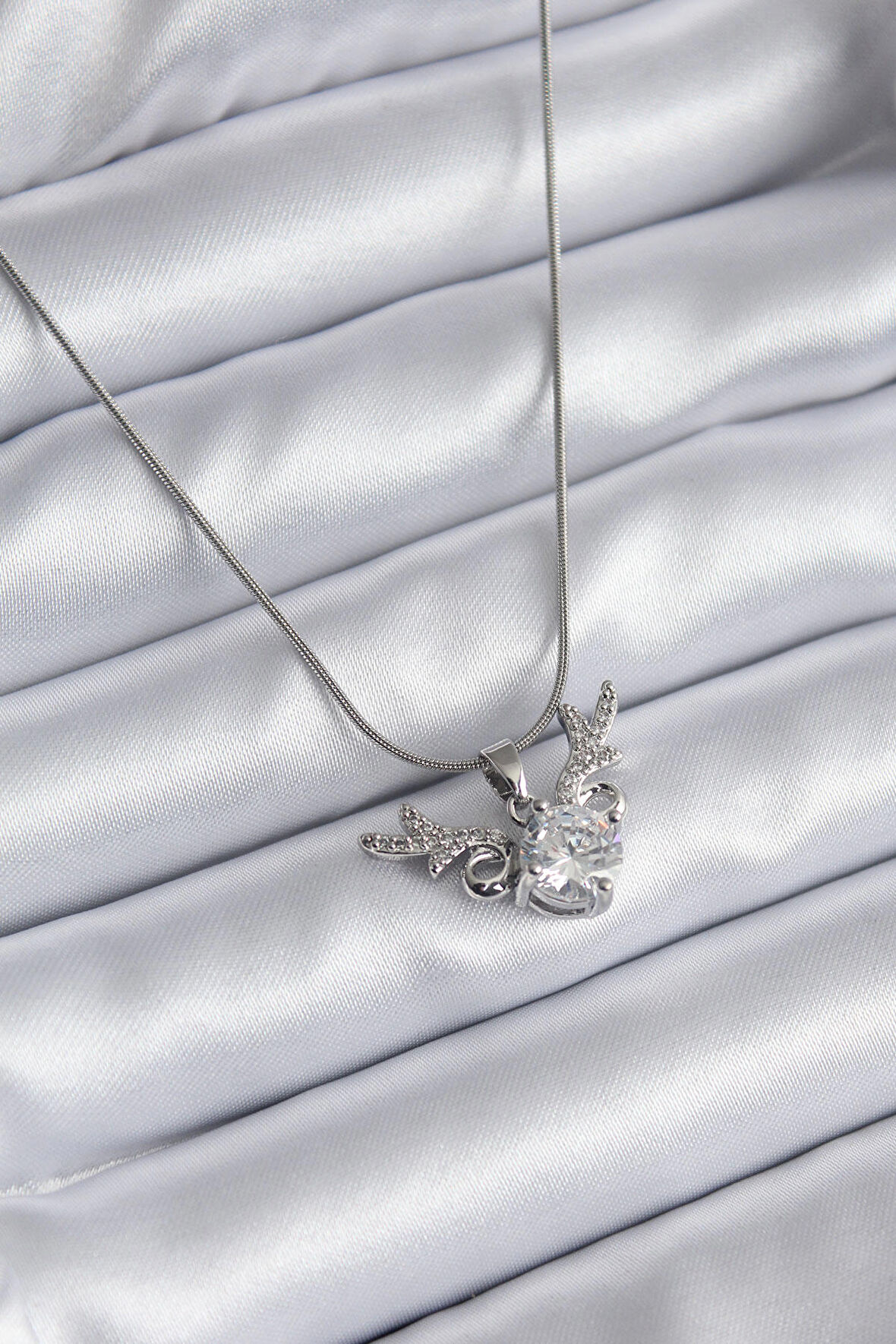 STİLLOVE 316L Çelik Gümüş Renk Zirkon Taşlı Boynuz Model Kadın Kolye