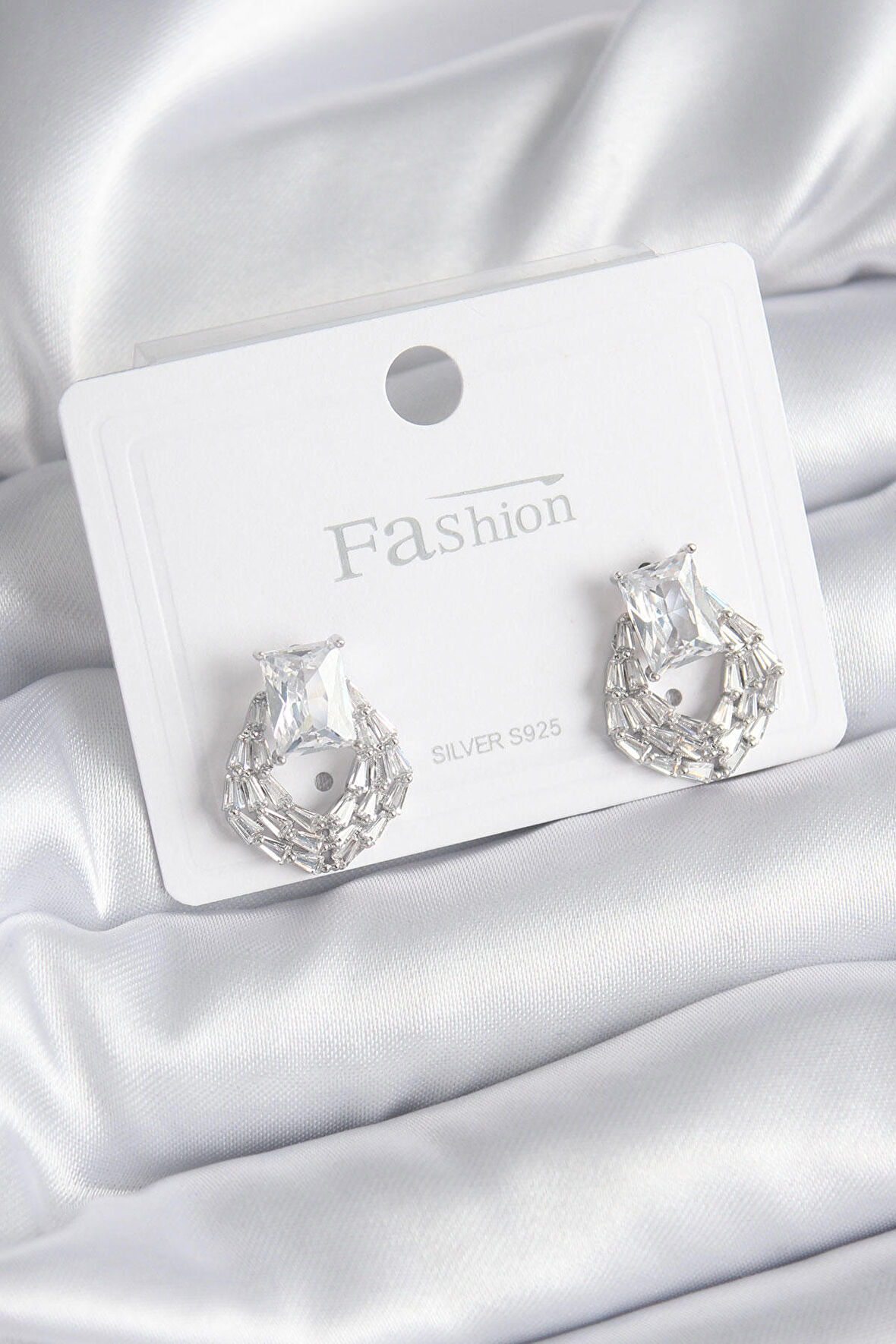 STİLLOVE Pirinç Gümüş Renk Zirkon Taşlı Kadın Küpe