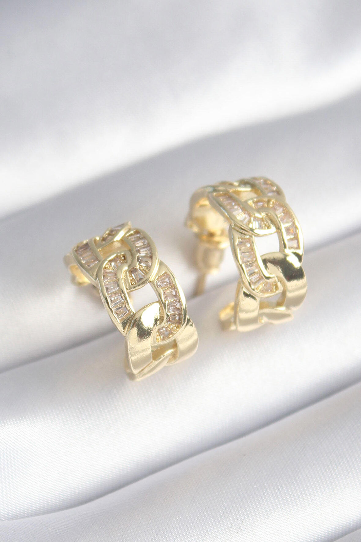 STİLLOVE Pirinç Gold Renk Zirkon Taş Detay Zincir Model Kadın Küpe