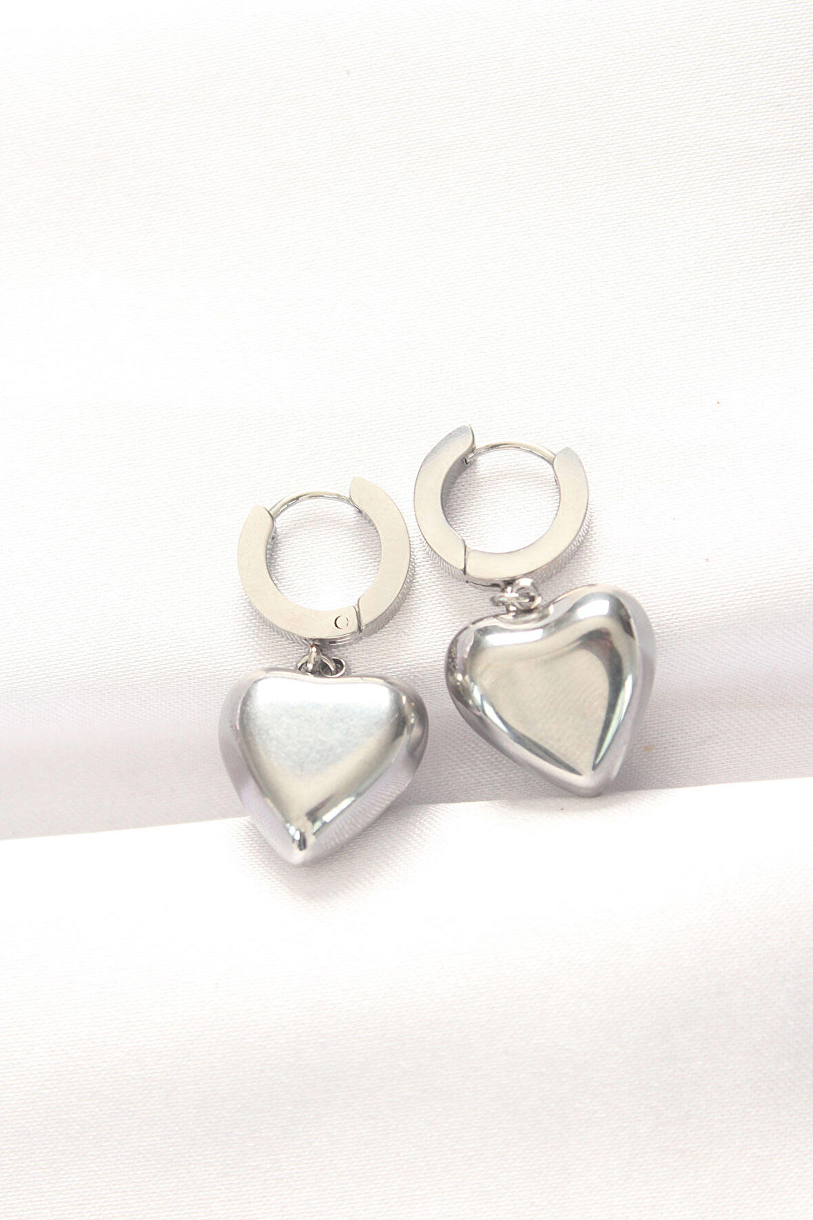 STİLLOVE 316L Çelik Gümüş Renk Bombeli Kalp Tasarımlı Küpe