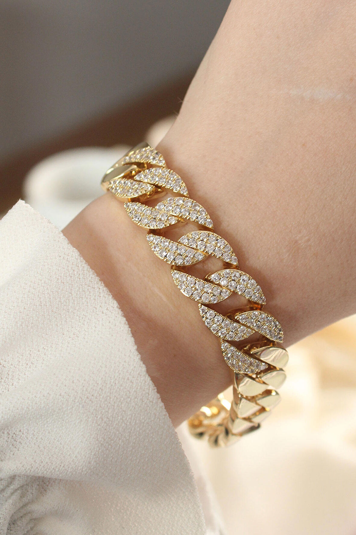 STİLLOVE Vip Seri Pirinç Ortası Zirkon Taşlı Gold Renk Gurmet Bileklik