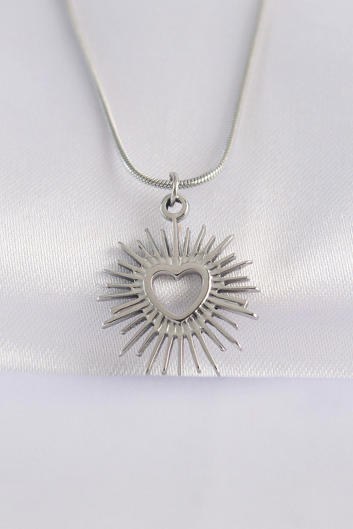 STİLLOVE 316L Çelik Zincir Gümüş Renk Kalp Güneşi Tasarımlı Kolye