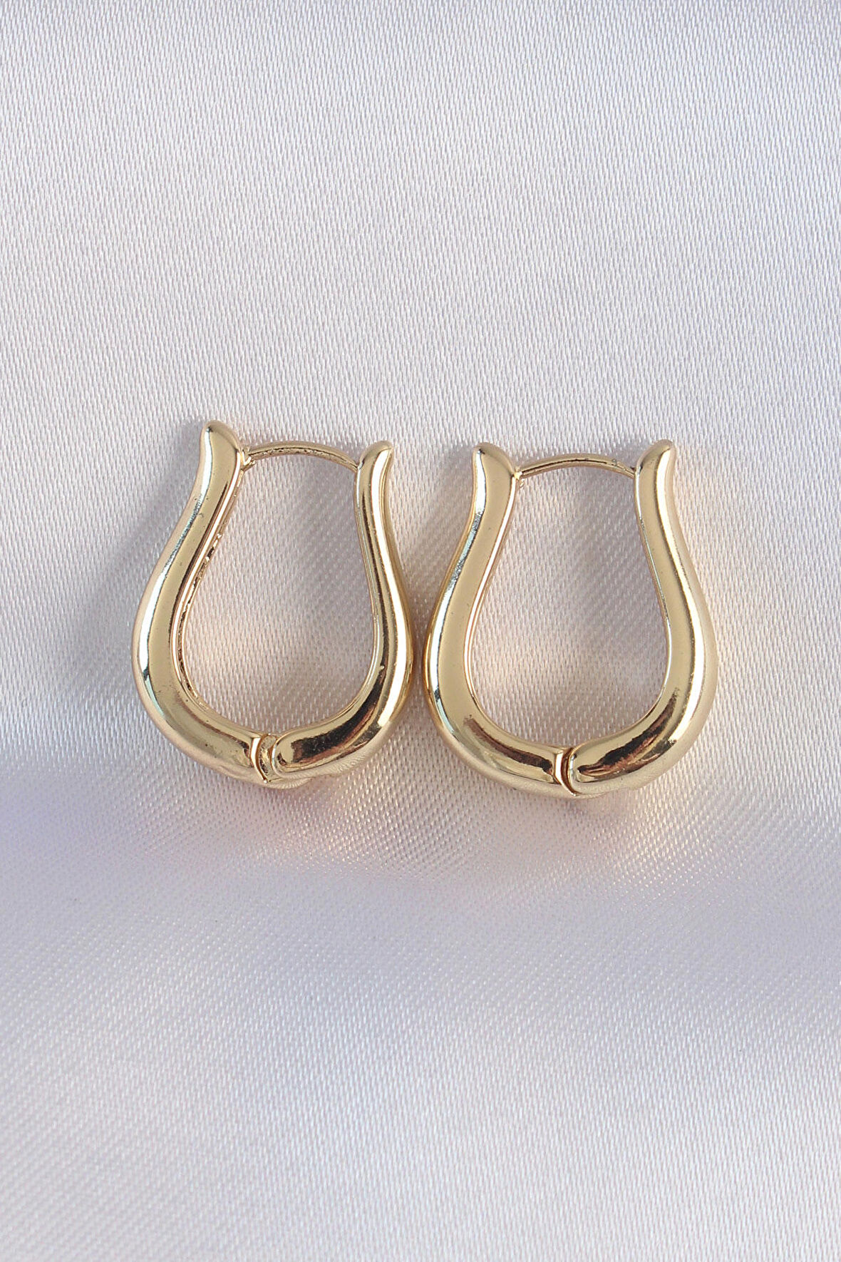 STİLLOVE Pirinç Gold Renk İçi Boş Gül Küpe