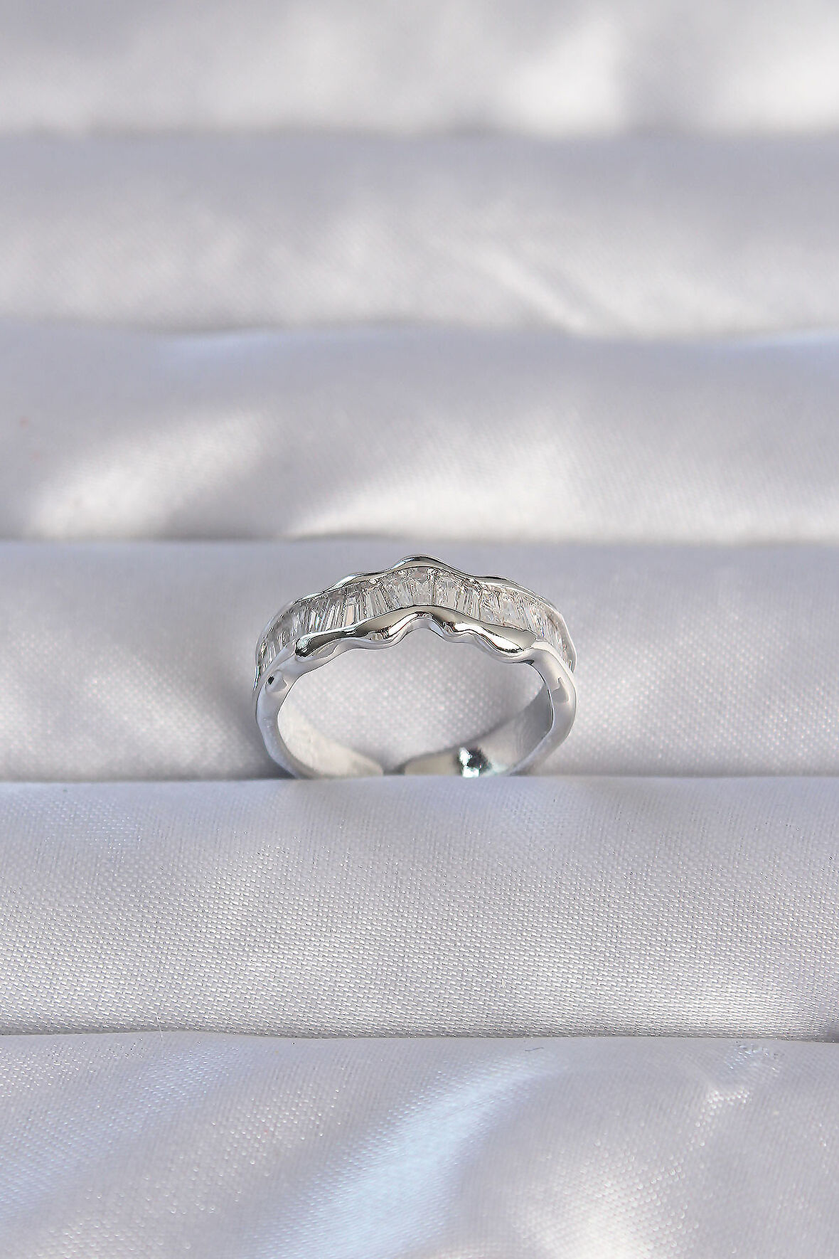 STİLLOVE Pirinç Gümüş Renk Zirkon Taşlı Dalgalı Su Yolu Model Ayarlanabilir Yüzük