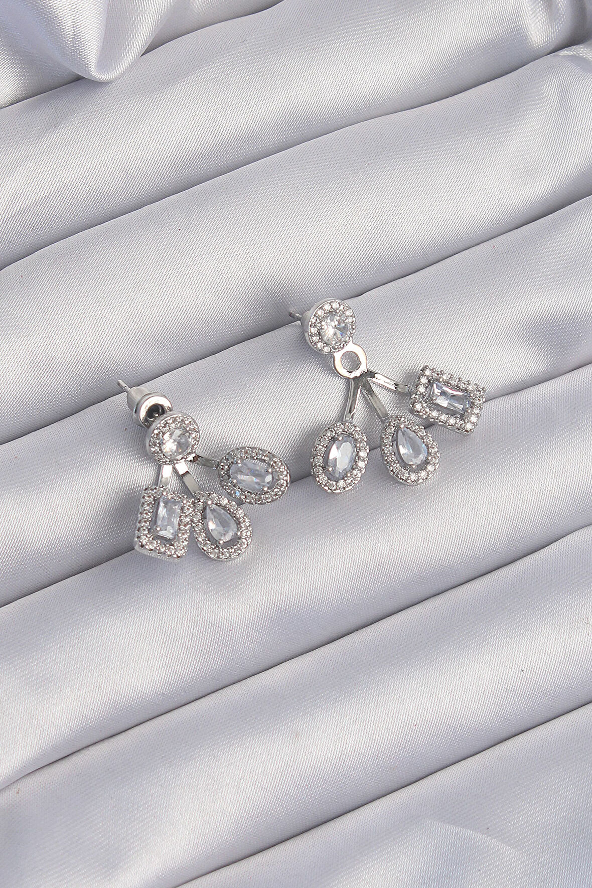 STİLLOVE Pirinç Gümüş Renk Zirkon Taşlı Geometrik Model Küpe