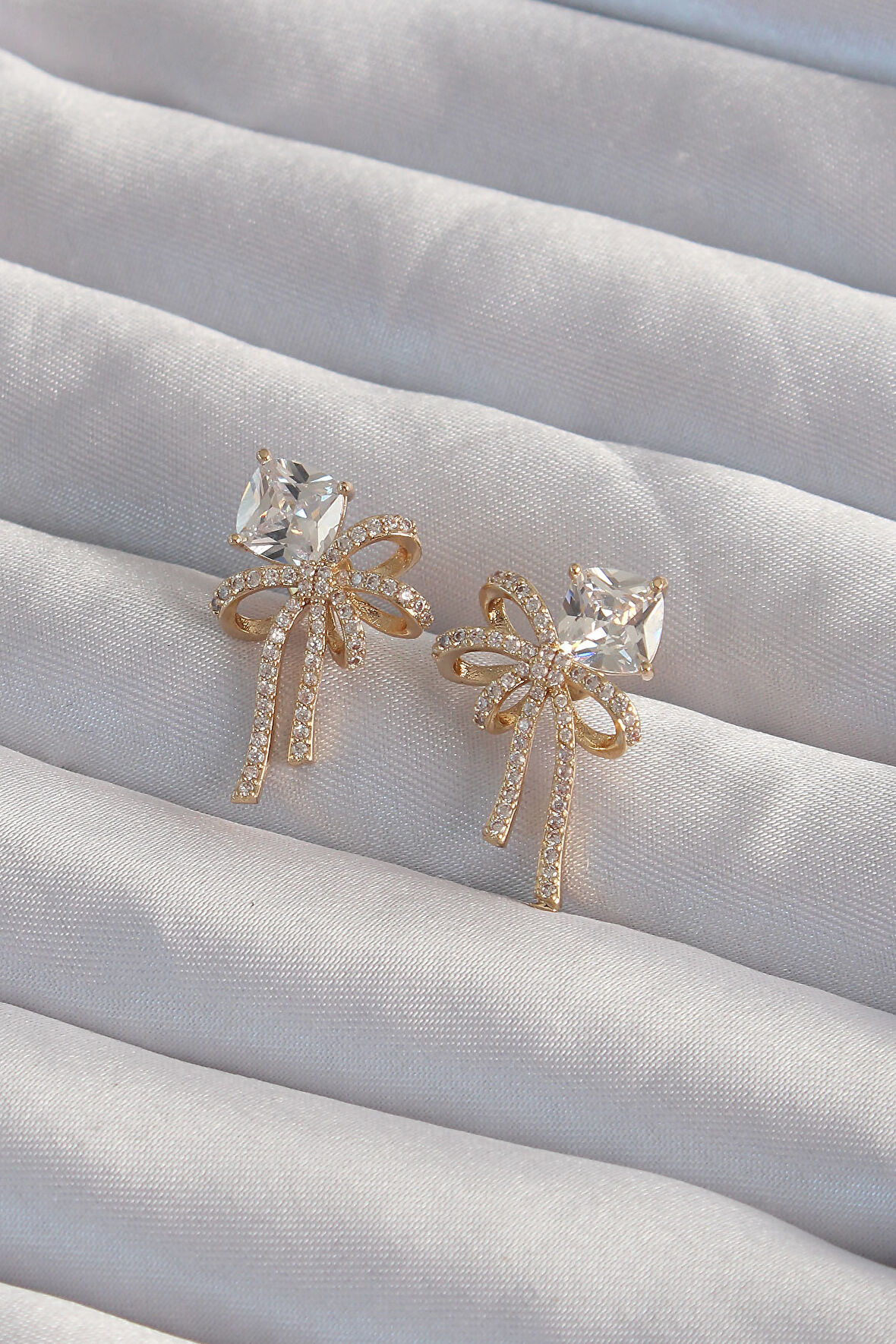 STİLLOVE Pirinç Gold Renk Kare Zirkon Taşlı Fiyonk Küpe