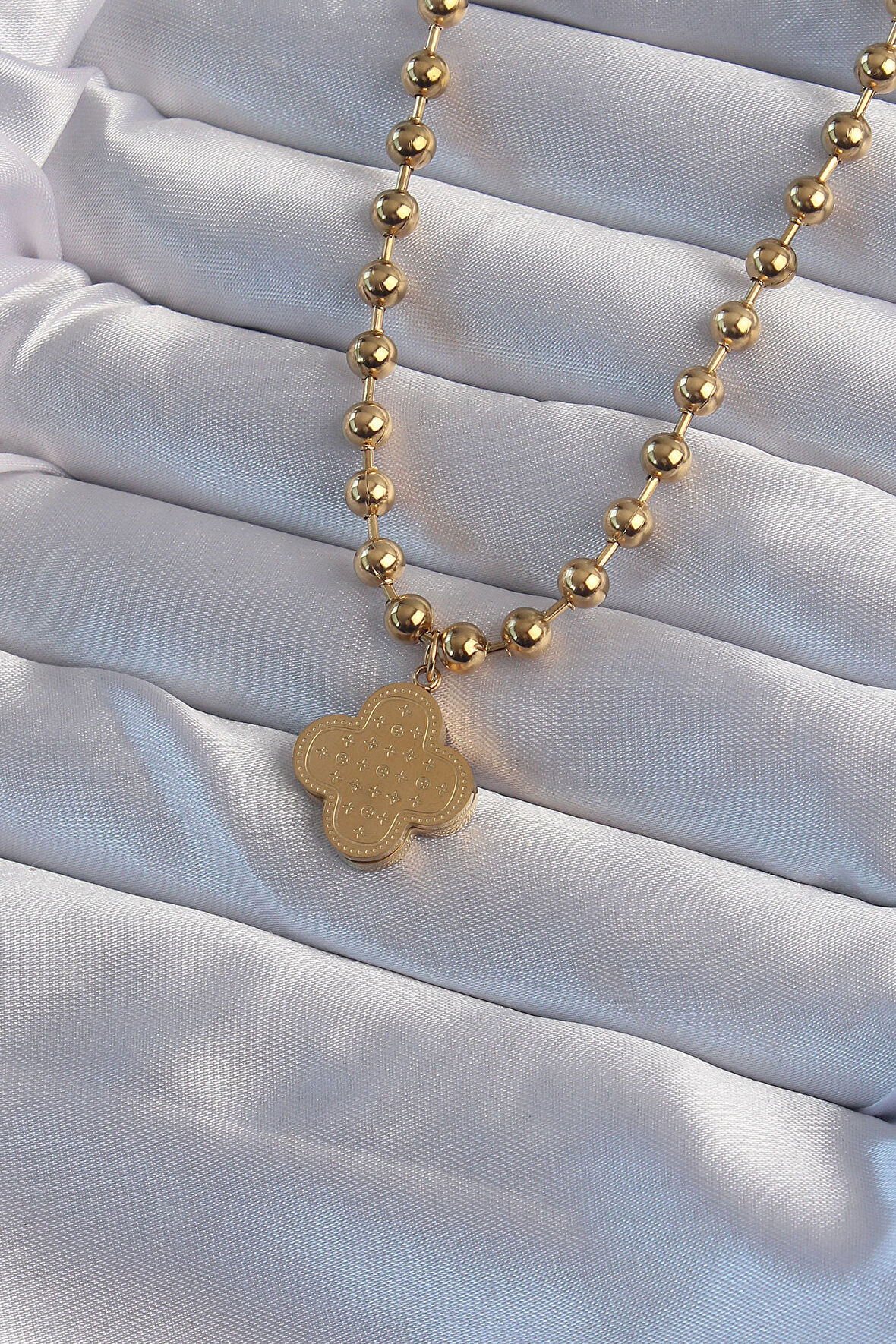 STİLLOVE 316L Çelik Top Zincirli Gold Renk İşlemeli Yonca Model Kolye