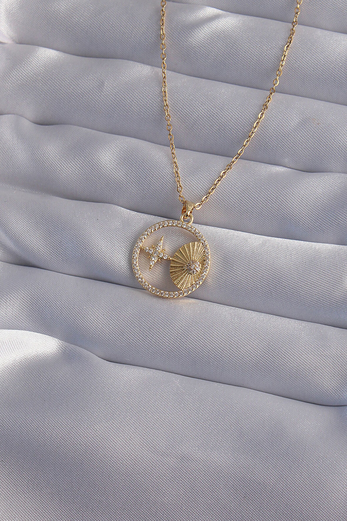 STİLLOVE 316L Çelik Zincir Gold Renk Zirkon Taşlı Yıldız Figürlü Oval Kolye