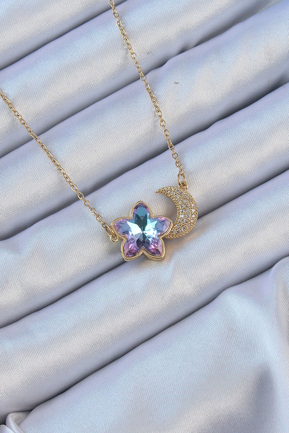 STİLLOVE 316L Çelik Zincir Altın Renk Ay Tasarımlı Renkli Zirkon Taşlı Çiçek Kolye