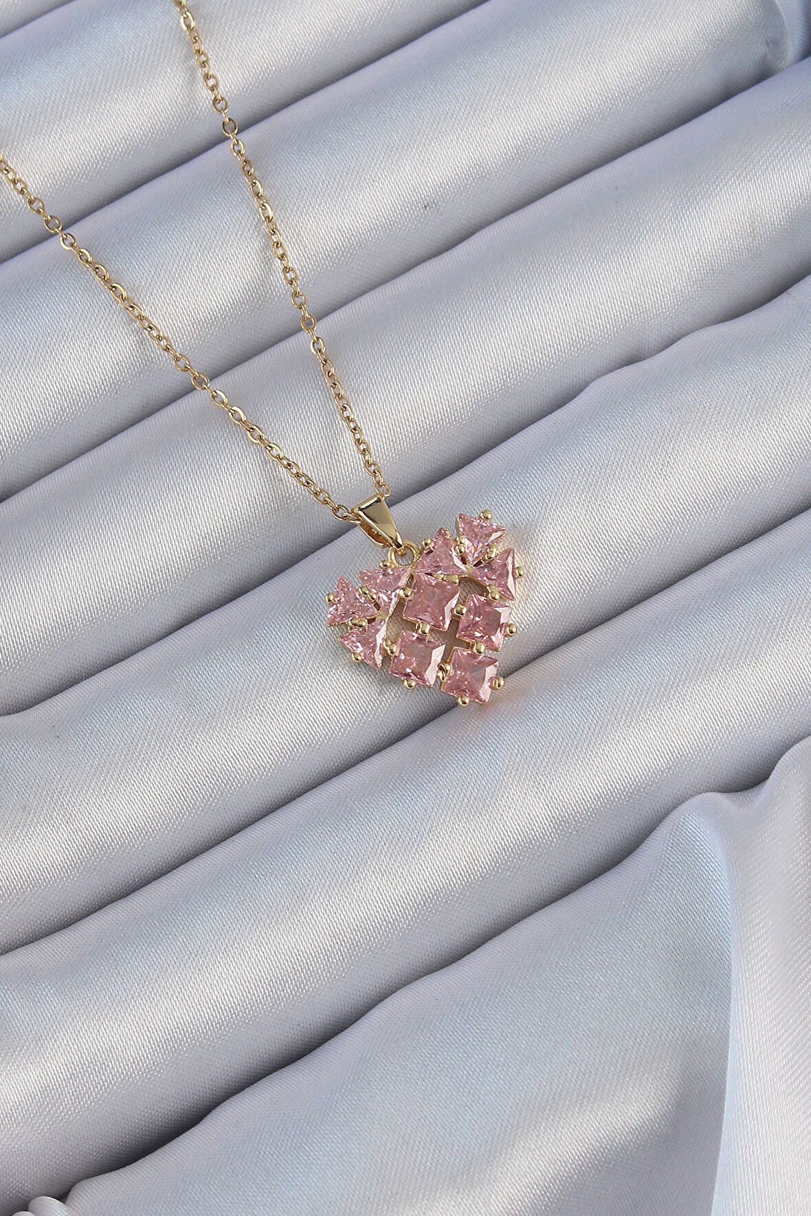 STİLLOVE 316L Çelik Zincir Altın Renk Pembe Parçalı Zirkon Taşlı Kalp Kolye