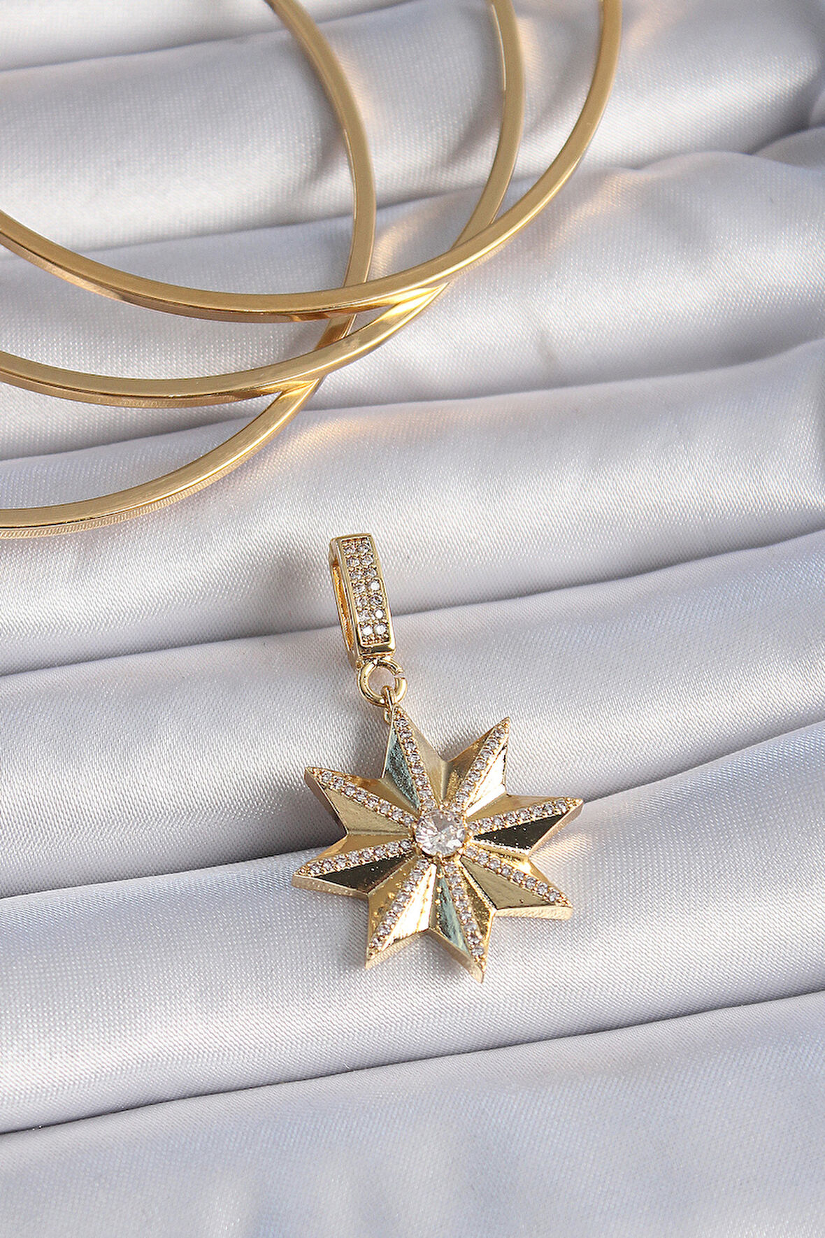 STİLLOVE Pirinç Gold Renk Zirkon Taşlı Kutup Yıldızı Ajda Charm