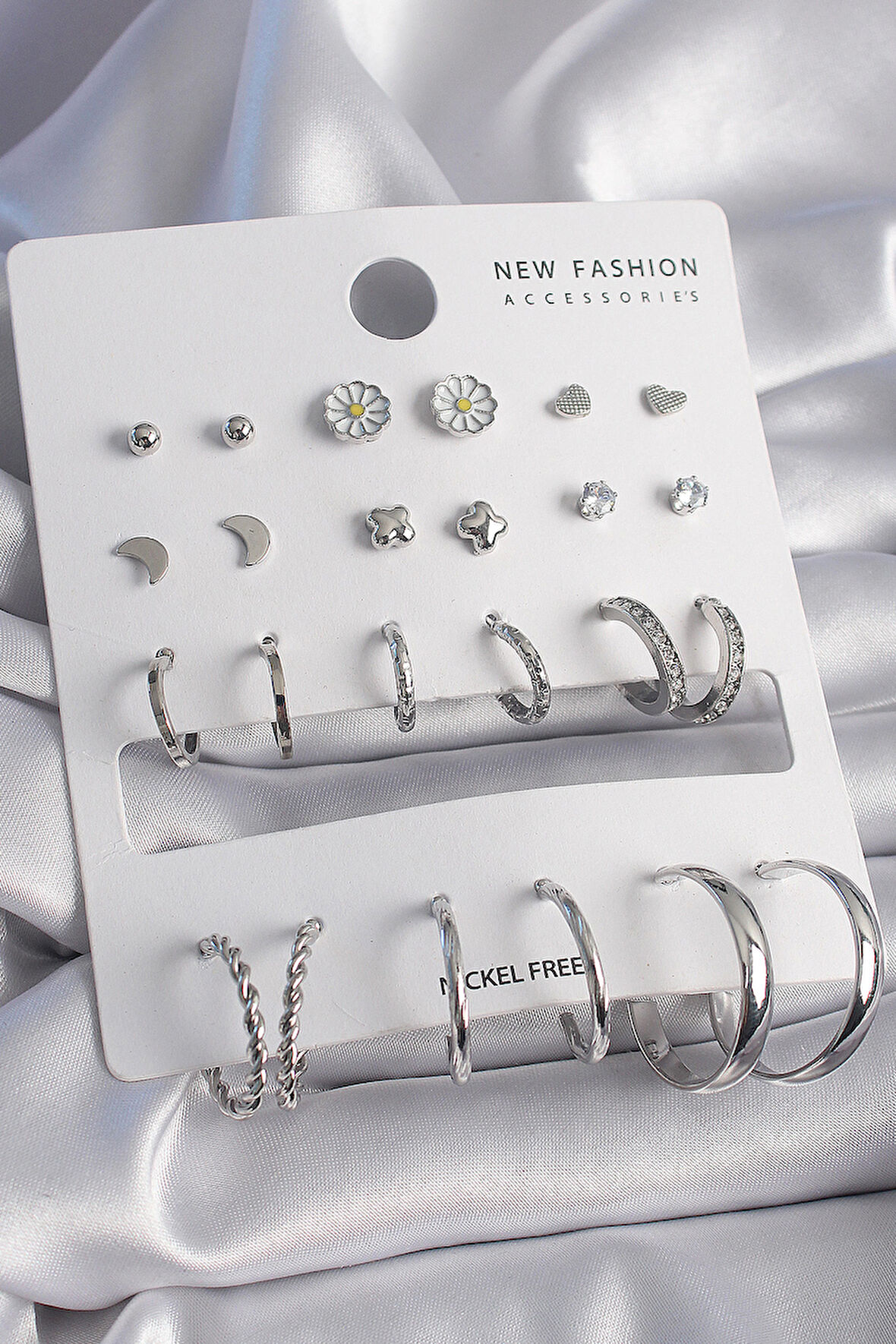 STİLLOVE Pirinç Gümüş Renk Papatya Detaylı 12 Çift Kadın Küpe Seti