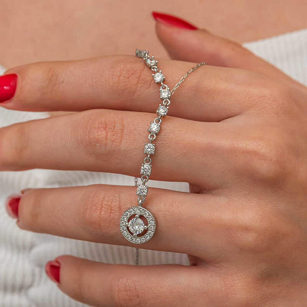 STİLLOVE Gümüş Sıralı Zirkon Taşlı Çember Kadın Kolye