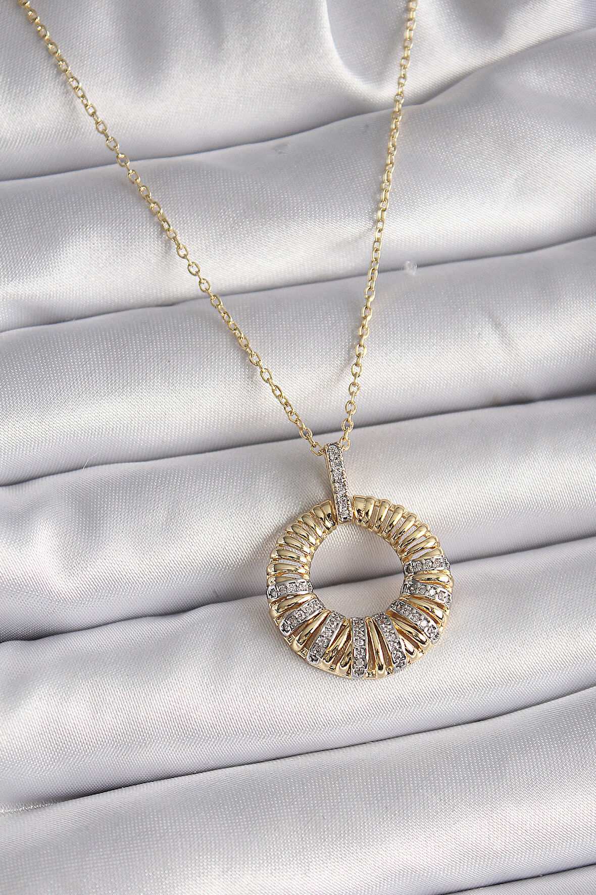 STİLLOVE 316L Çelik Gold Renk Zincir Gümüş Zirkon Taşlı Daire Model Kadın Kolye